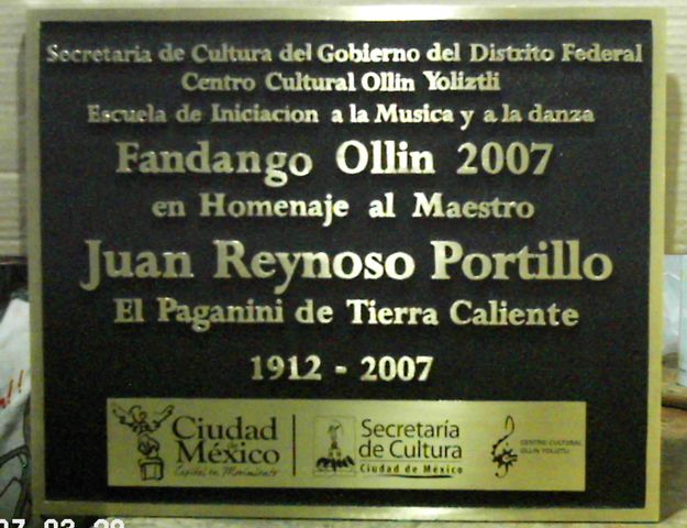 placa en bronce con logotipos grabados